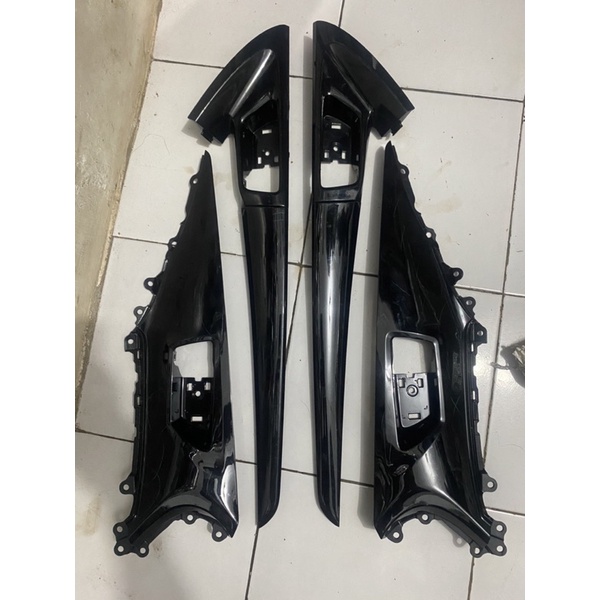 panel doortrim innova riborn black set 6 pcs Harga 555,000 rupiah*Gratis Ongkir