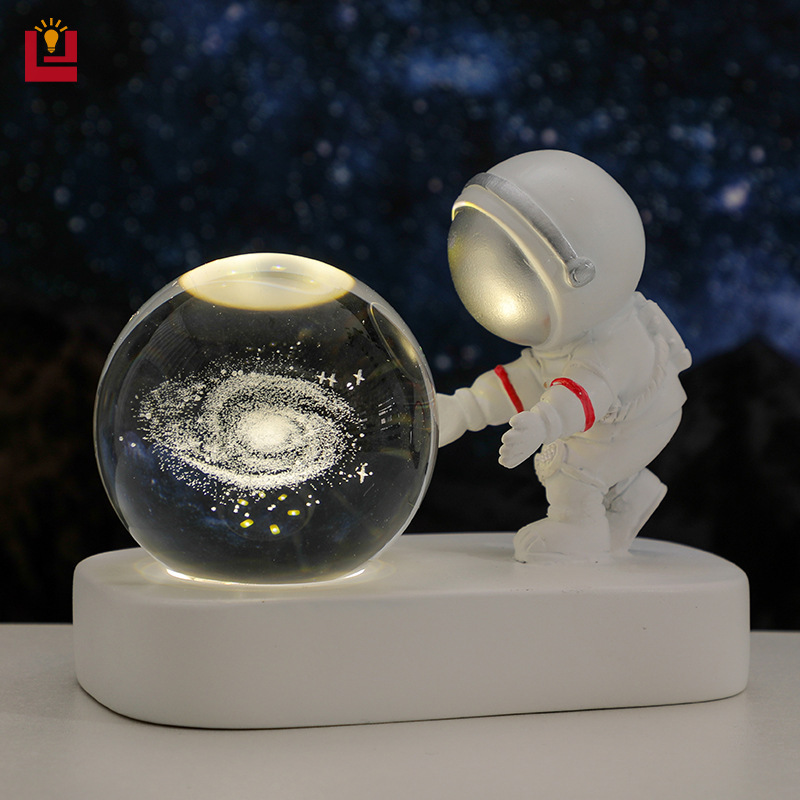 YONUO đèn ban đêm phi hành gia sáng tạo bầu trời đầy sao đi bộ đèn ban đêm chạm khắc bóng pha lê trang trí cơ sở phát sáng
