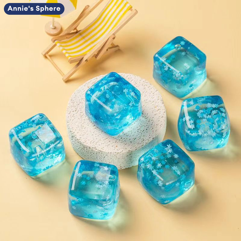 Annie's Sphere Is a Toy That Resembles a Cool Ice Cube, Perfect for Summer. Designed with a Snow Pattern, It Helps Relieve Stress for Children and Adults. ราคา 59 บาท*ส่งฟรี