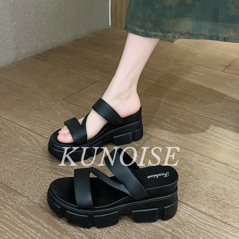 KUNOISE Women's sandals thick sole fashionable all-match high-end flat sandals ราคา 127 บาท*ส่งฟรี