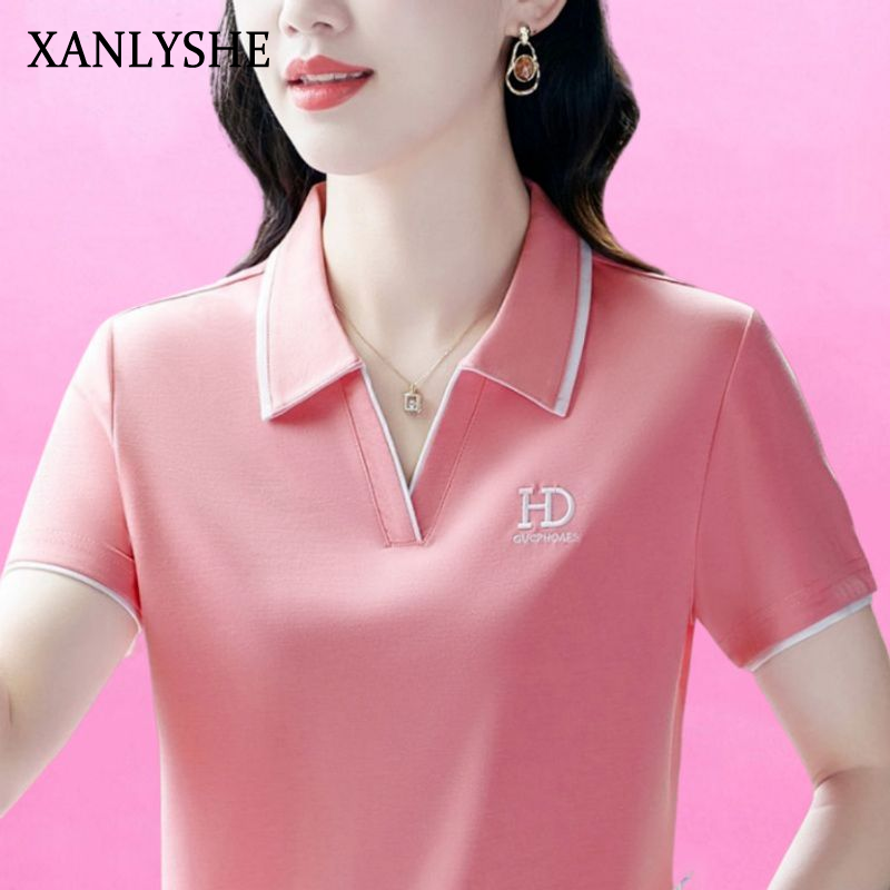 XANLYSHE เสื้อโปโลผู้หญิงแฟชั่นใหม่ฤดูร้อน ใส่สบาย ดีไซน์เรียบหรู มีลายปัก HD และขอบสีเขียว แบบผ้าเนื้อนุ่ม เหมาะสำหรับใส่ในชีวิตประจำวัน ราคา 163 บาท*ส่งฟรี
