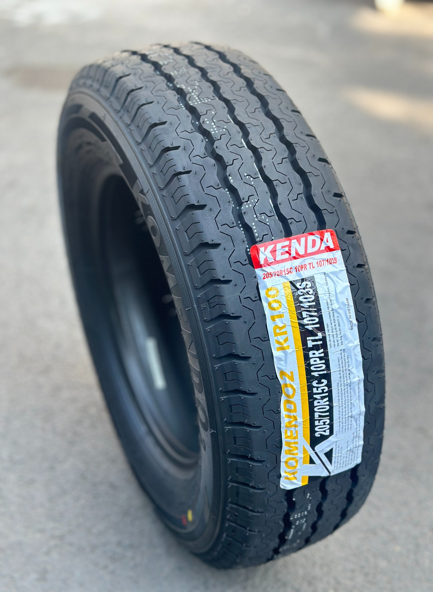 Lốp xe Kenda 205/70R15C 10PR KR100