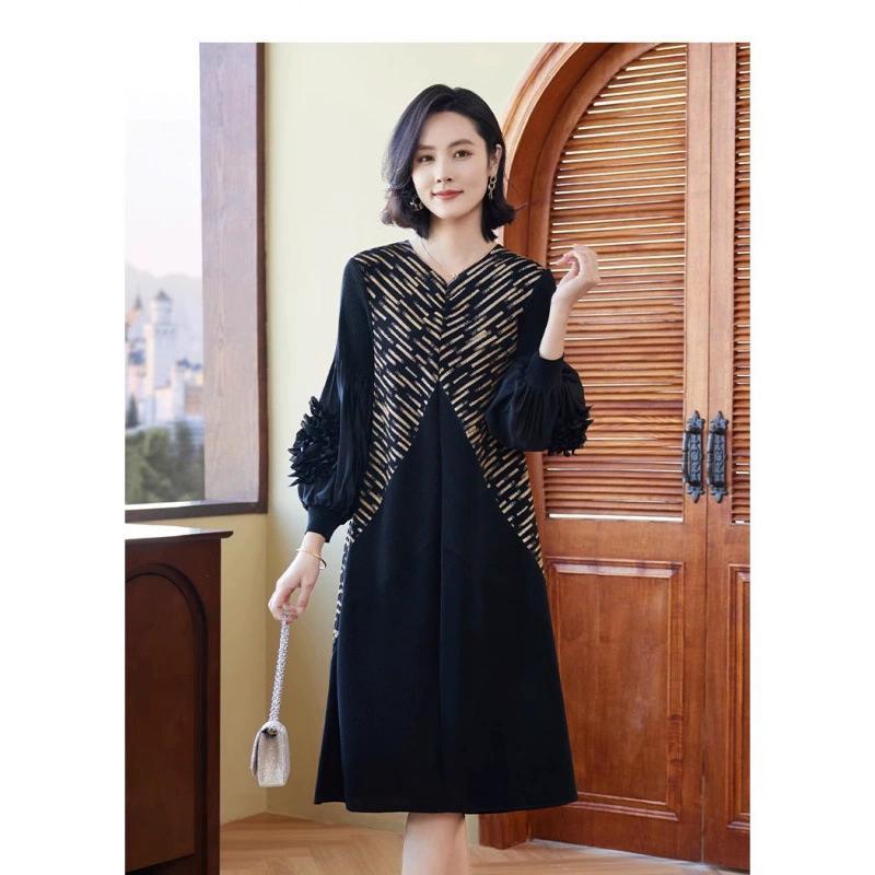 Chất lượng Nova⭐Một người một pleat⭐Giảm tuổi phụ nữ trung niên và cao tuổi Đầm dài tính khí mới Miy