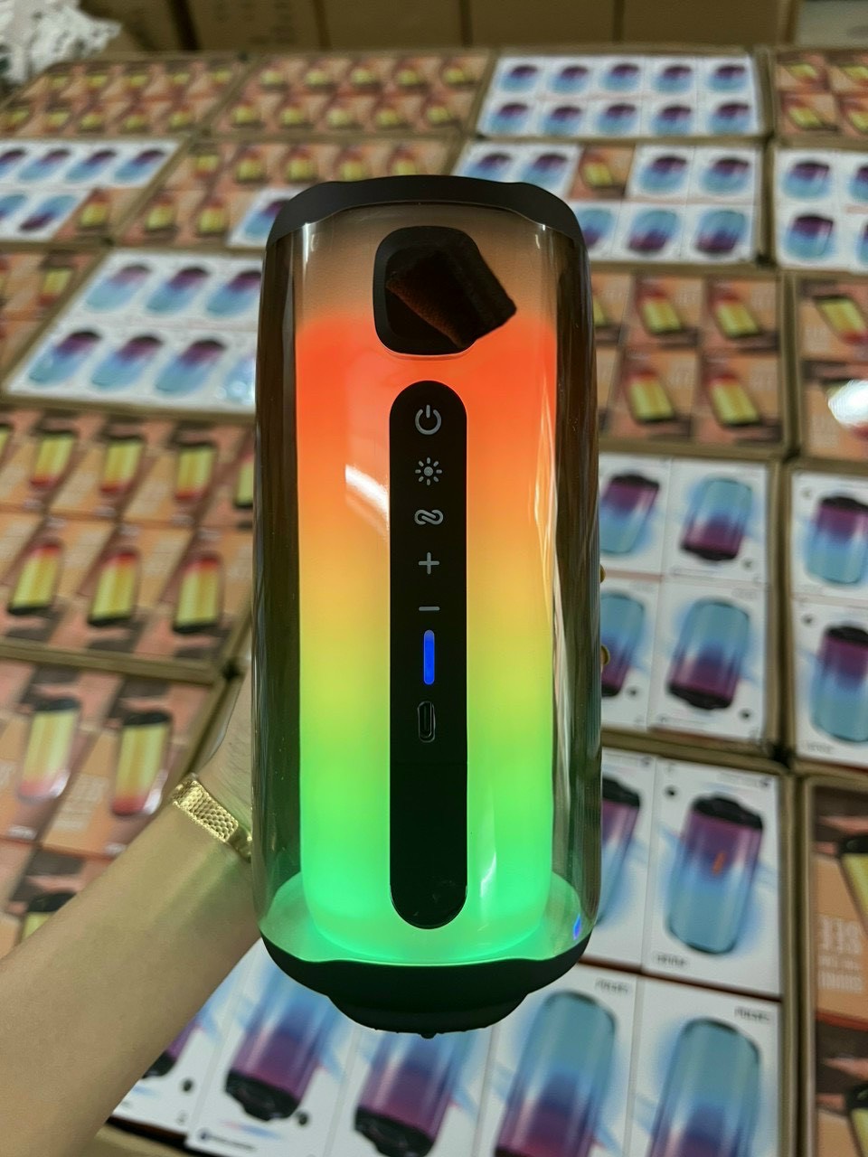 Loa bluetooth kết nối không dây công suất 10w âm thanh hay đèn led đẹp