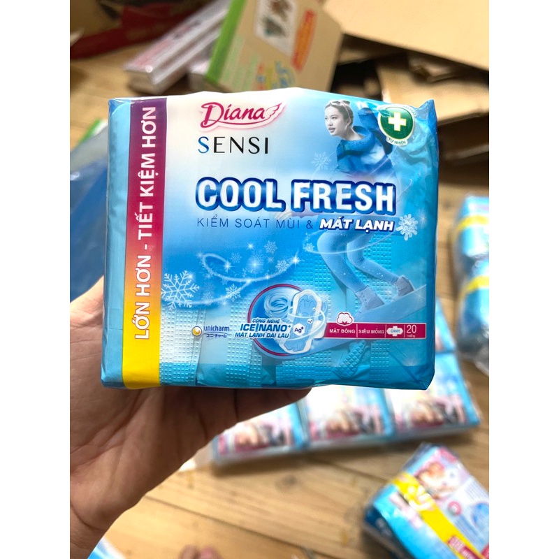 Băng vệ sinh Siêu Mỏng 20 Miếng DIANA Sensi Cool Fresh Có Cánh giúp chị em tự tin NEW