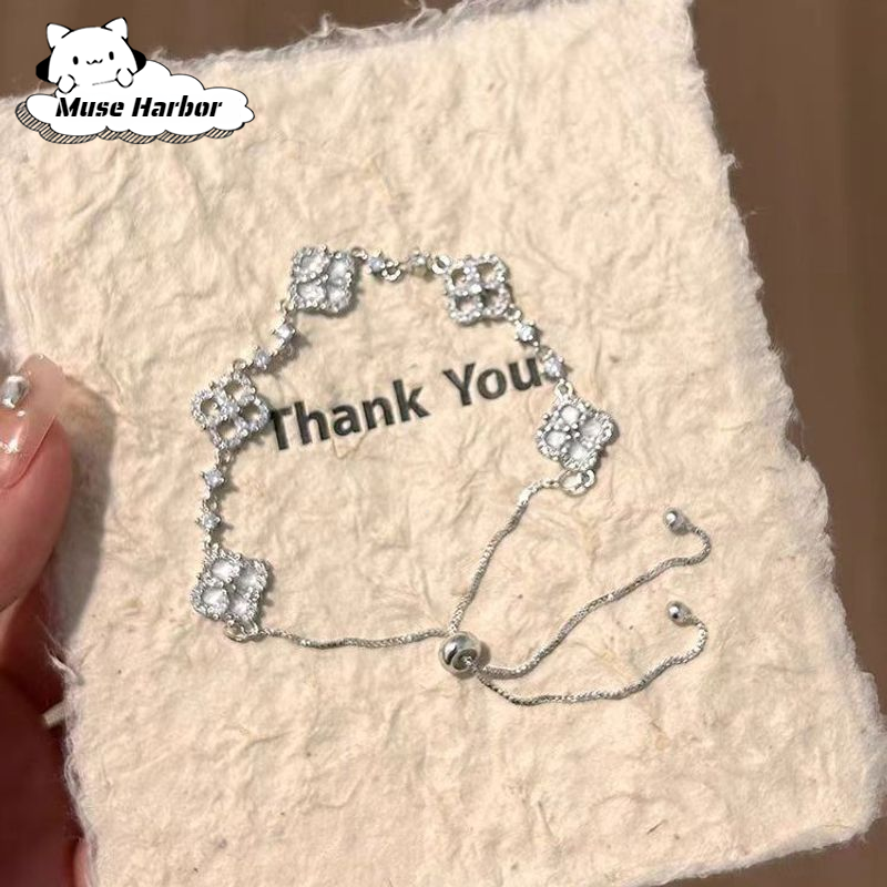 Muse Harbor สร้อยข้อมือพลอยเซอร์โคนีลายดอกไม้สำหรับผู้หญิง ราคา 20 บาท*ส่งฟรี