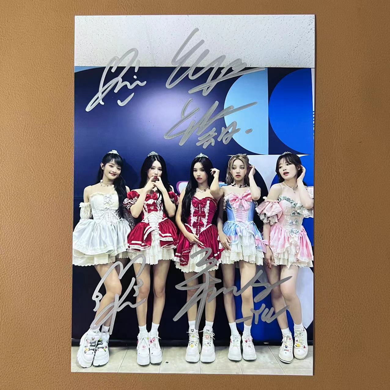 GIDLE Ảnh có chữ ký   Sản phẩm có chữ ký của Song Yuqi quà tặng cho người hâm mộ mặt hàng thời trang