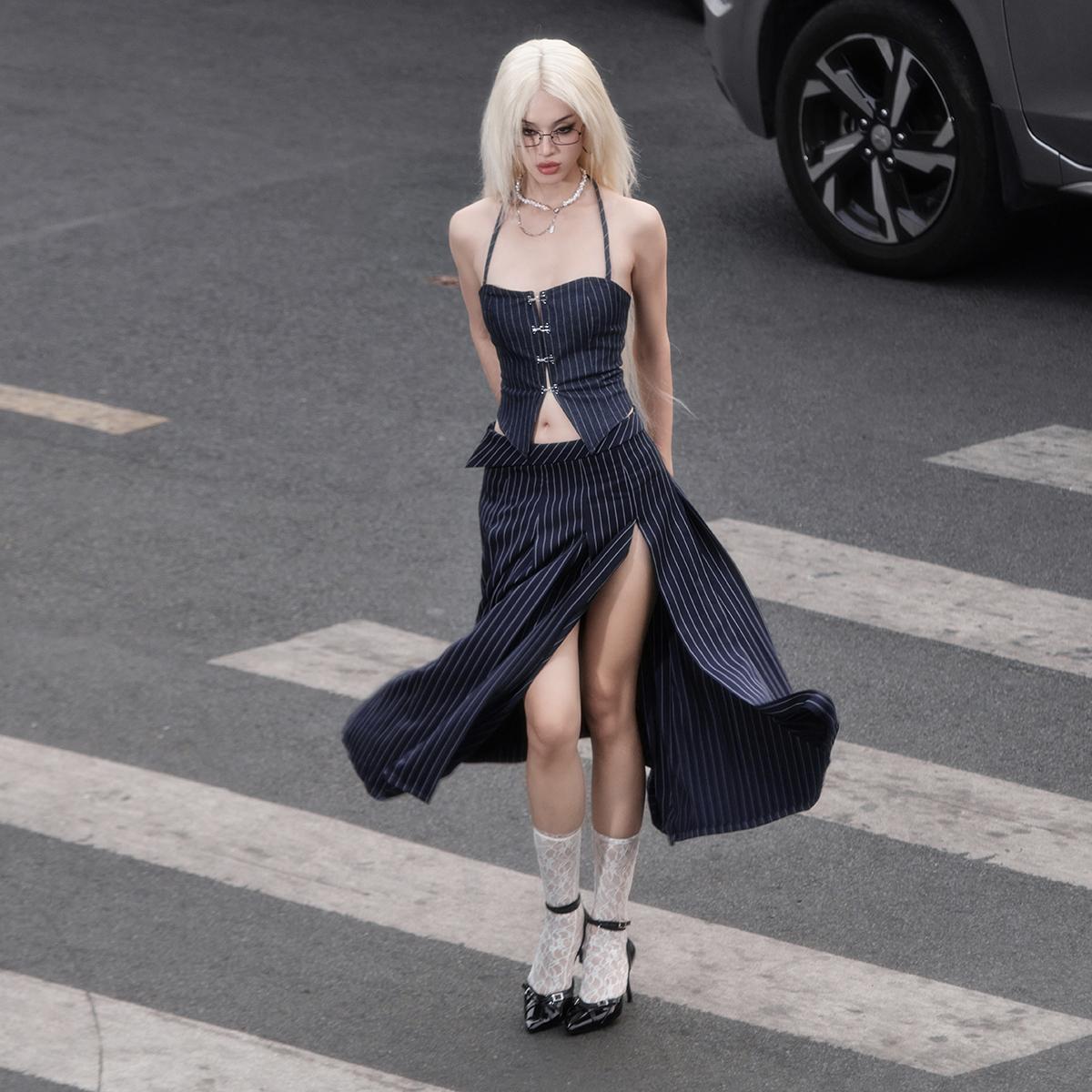Sizzle Striped Split Thigh Skirt - Chân váy sọc midi xếp ly xẻ đùi