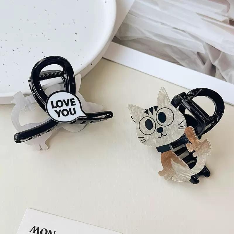 New product! Cute and sweet hair clips, very fashionable and beautiful. Easy to style hair into buns for a chic Korean look. Securely holds hair in place. An essential hair accessory. ราคา 17 บาท*ส่งฟรี