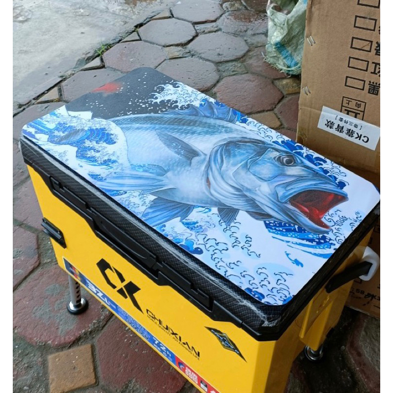 Miếng dán Decal 3D dùng để dán nắp thùng câu cá ANam