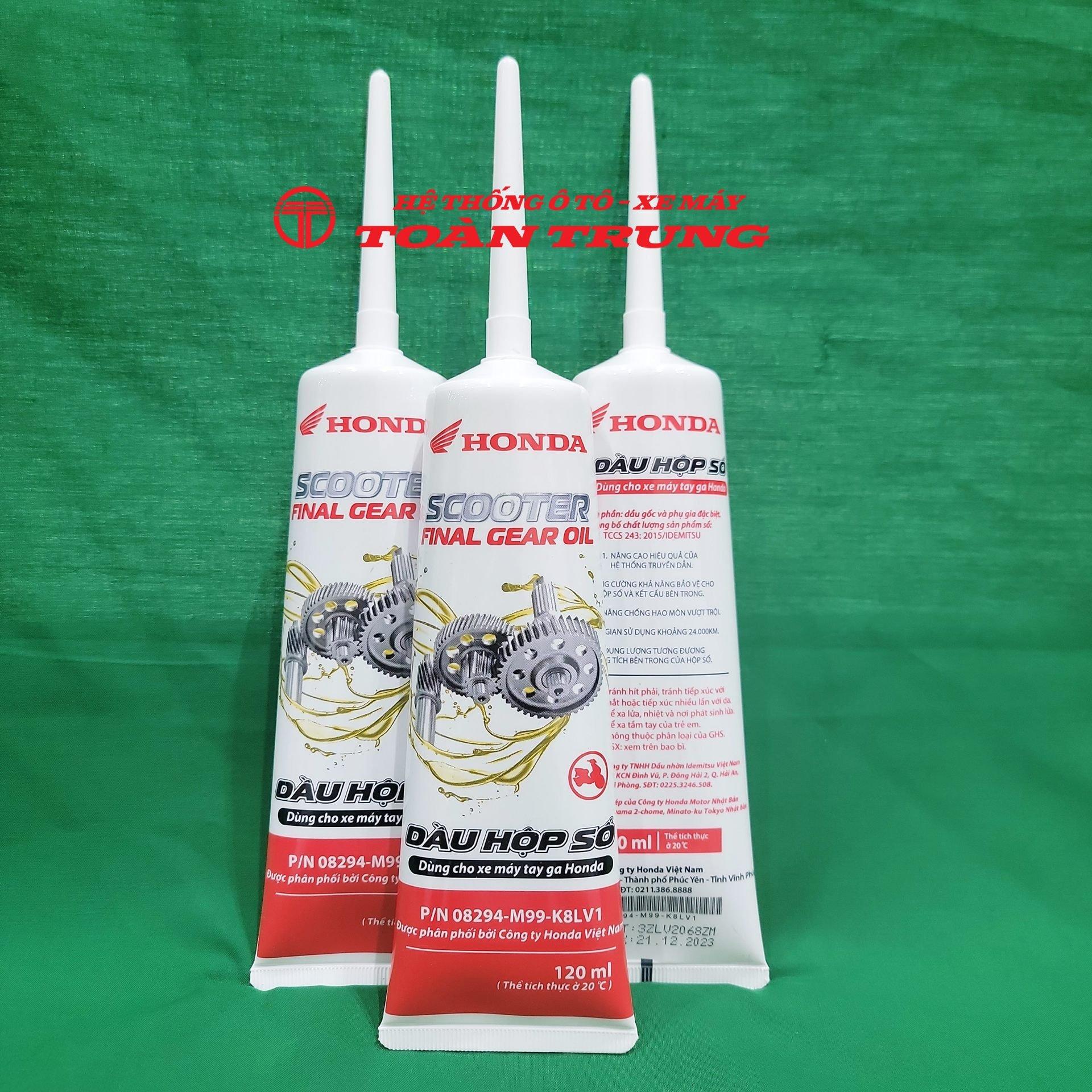 Chai dầu hộp số 0.12L chính hãng Honda "08294M99K8LV1", được sử dụng cho các dòng xe tay ga do Honda Việt Nam sản xuất và tất cả các dòng xe tay ga khác có dung tích dầu hộp số tương đương 0.12L Phụ Tùng