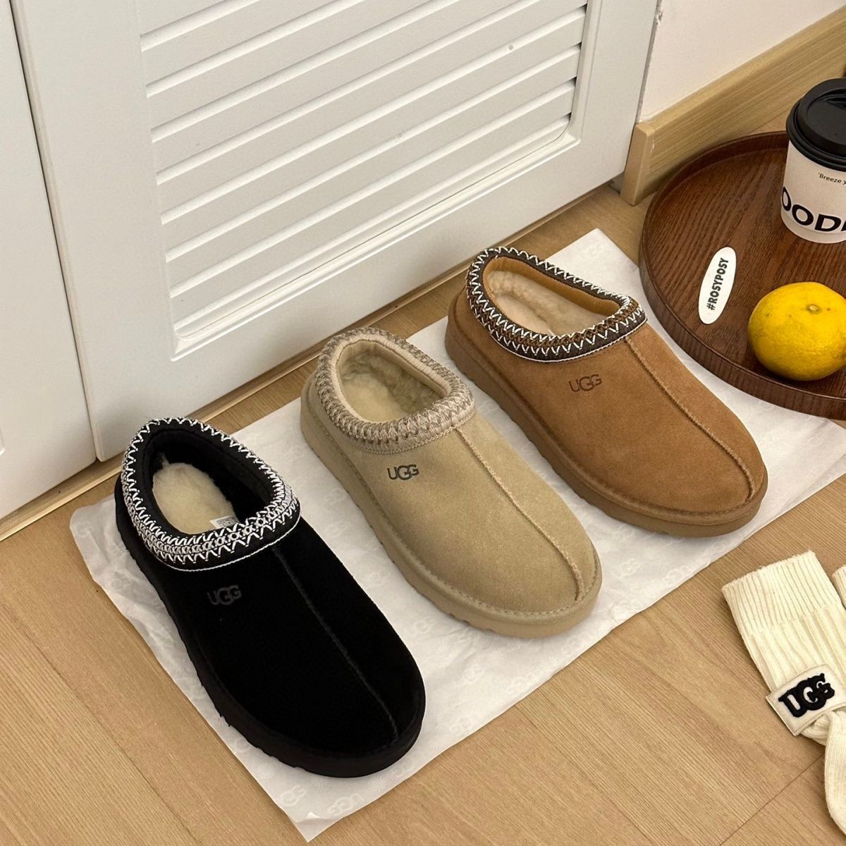 芸能人愛用のルームウェア 新品未使用】UGG トドラー ジータ GITA 1017403T T/CHE（Ugg ブーツ・ブーティ