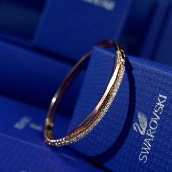 Vòng Tay Swarovski Xoắn Kèm Hộp Quà