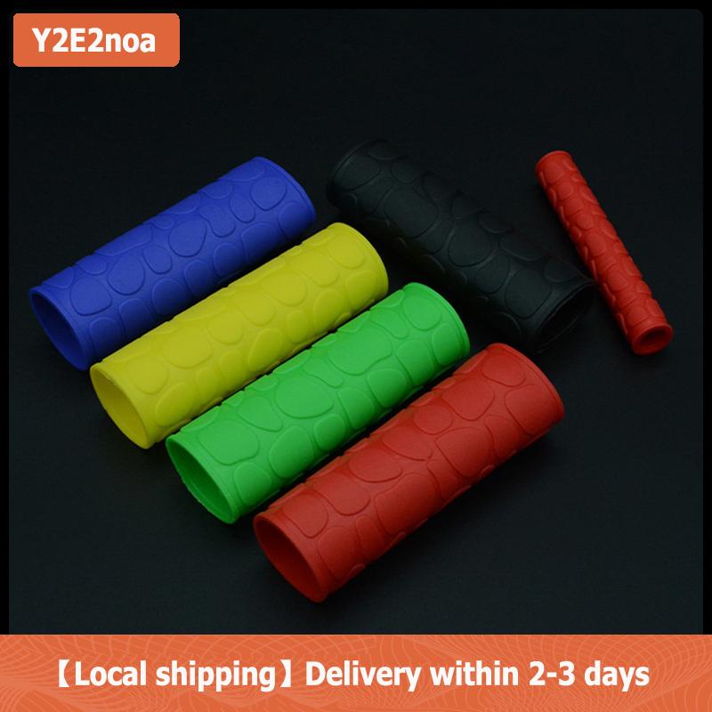 【Local shipping】 4 cái Bao tay nắm cao su chống trượt bao tay cầm xe máy bao gồm tay nắm co nhiệt phổ quát bao gồm tay cầm tay lái