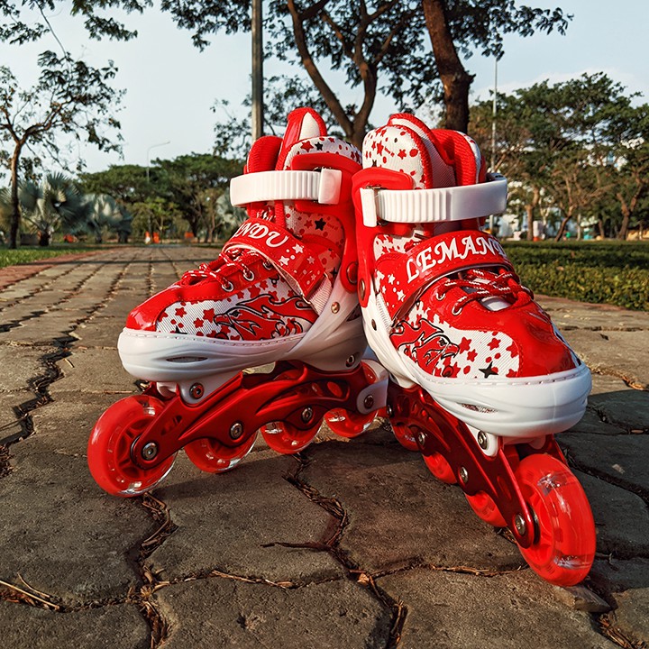 [TẶNG TÚi XÁCH]Giày patin, Ván Trượt ⚡ 𝐅𝐑𝐄𝐄 𝐒𝐇𝐈𝐏 ⚡ Hãng có đèn LED - mũ bảo hiểm và bộ bảo hộ Size M (4-12 tuổi)