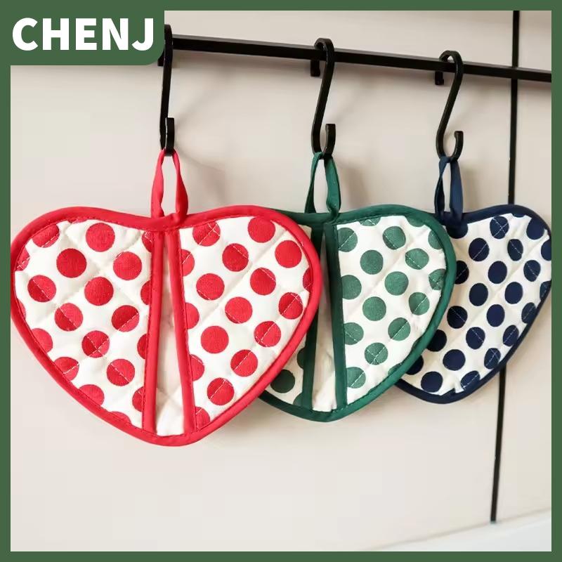 CHENJ แผ่นฉนวนกันความร้อนแบบหนีบมือรูปหัวใจใช้ที่รองแก้วกันความร้อนถุงมือกันลวกเตาอบในครัวทนอุณหภูมิสูง ราคา 71 บาท*ส่งฟรี