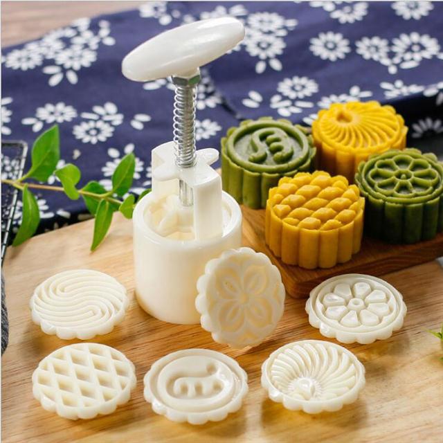 [Happy baking] New Moon Cake Mold Household Hand Pressure Cold Cover Pumpkin Pie Mung Bean Pastry Mold Cartoon Complementary Food Baking Tool