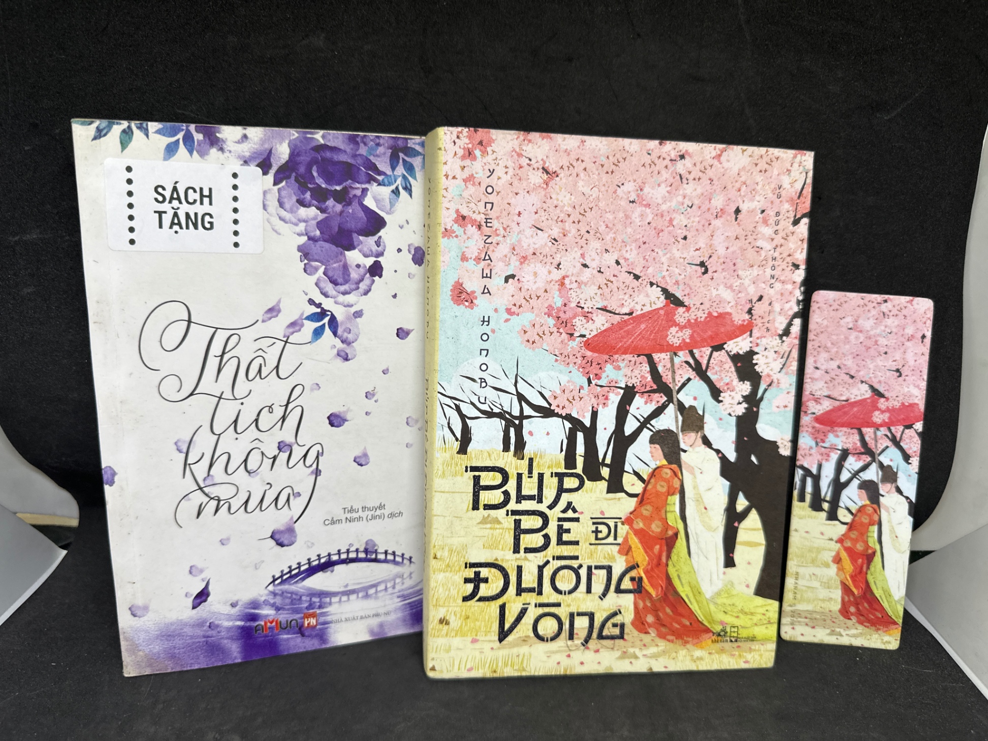 [Phiên Chợ Sách Cũ] Búp Bê Đi Đường Vòng (Mới 80%, ghi chữ trang đầu) + Tặng sách, 2019 - Cửu Lộ Phi Hương H1604-SBM-2