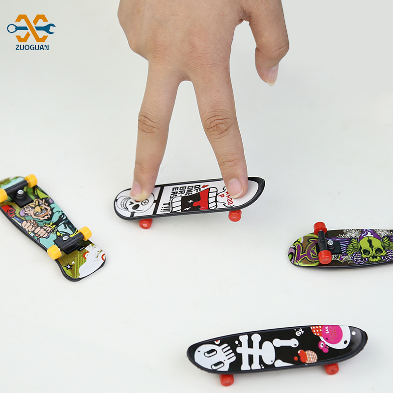ZUOGUAN Mini Finger Skateboard Toy Creative Desk Play for Kids ราคา 18 บาท*ส่งฟรี