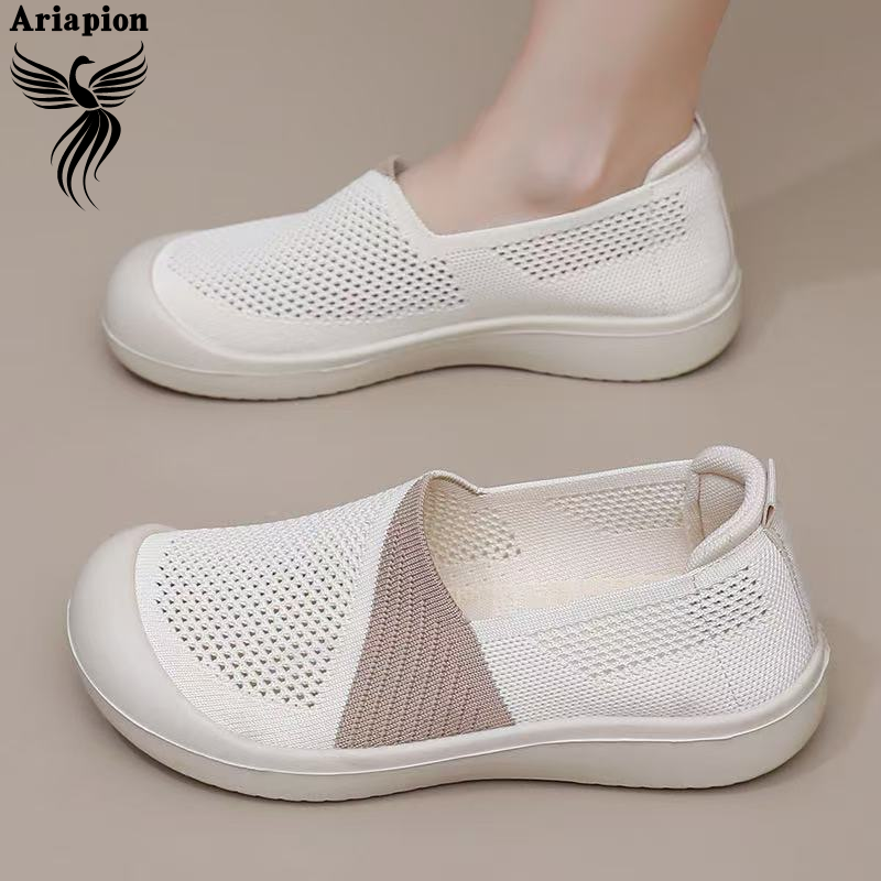 Summer New Cloth Shoes Women's Mesh Surface Hollowed Breathable Lightweight Non-Slip Casual Shoes ราคา 182 บาท*ส่งฟรี