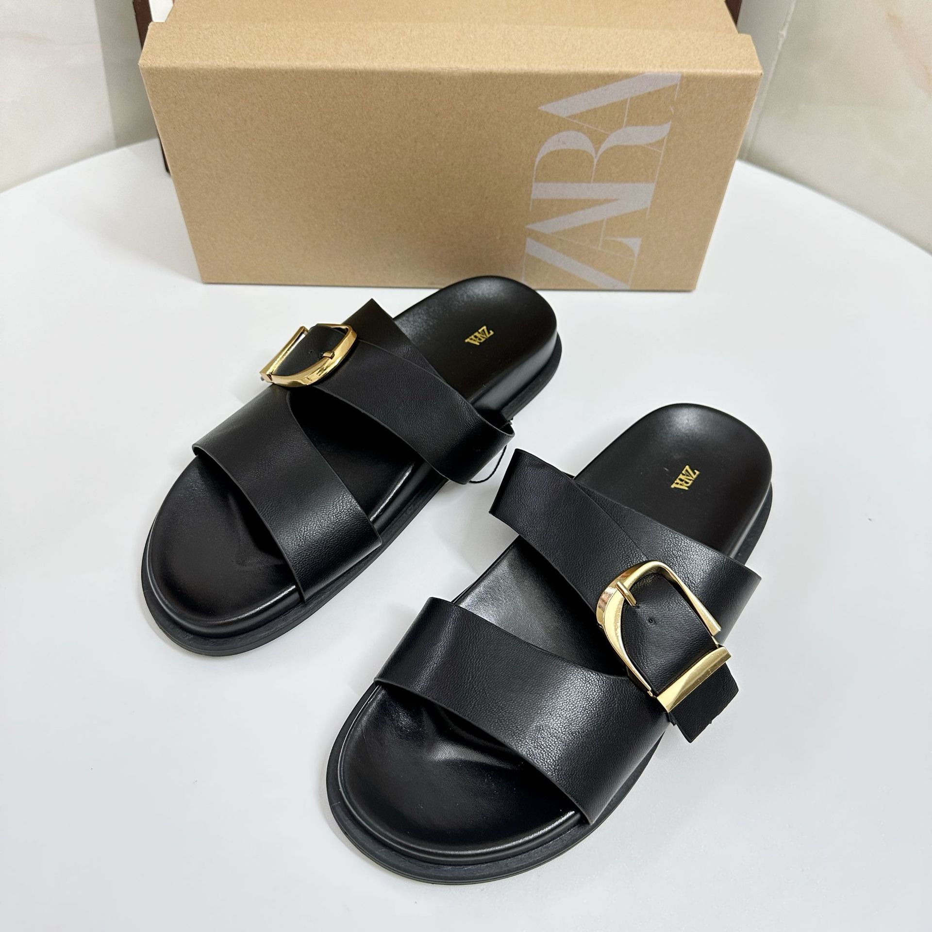 za*ra New hardware platform sandals women's shoes Europe, America and Africa fashion slippers black summer ราคา 754 บาท*ส่งฟรี