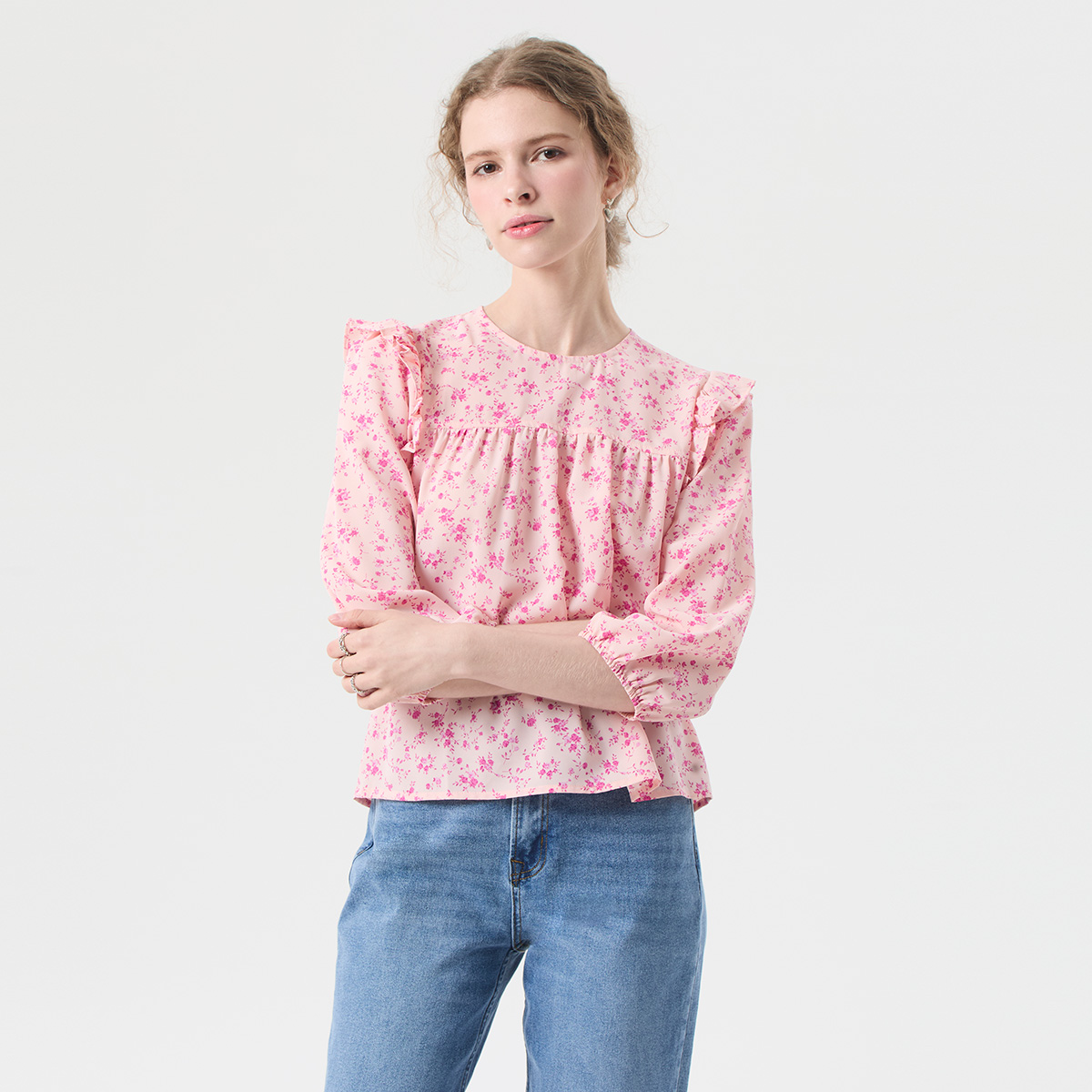 EP เสื้อเบลาส์ ลายพิมพ์ดอกไม้ ผู้หญิง สีชมพู | Floral Print Blouse | 00945 ราคา 895 บาท*ส่งฟรี