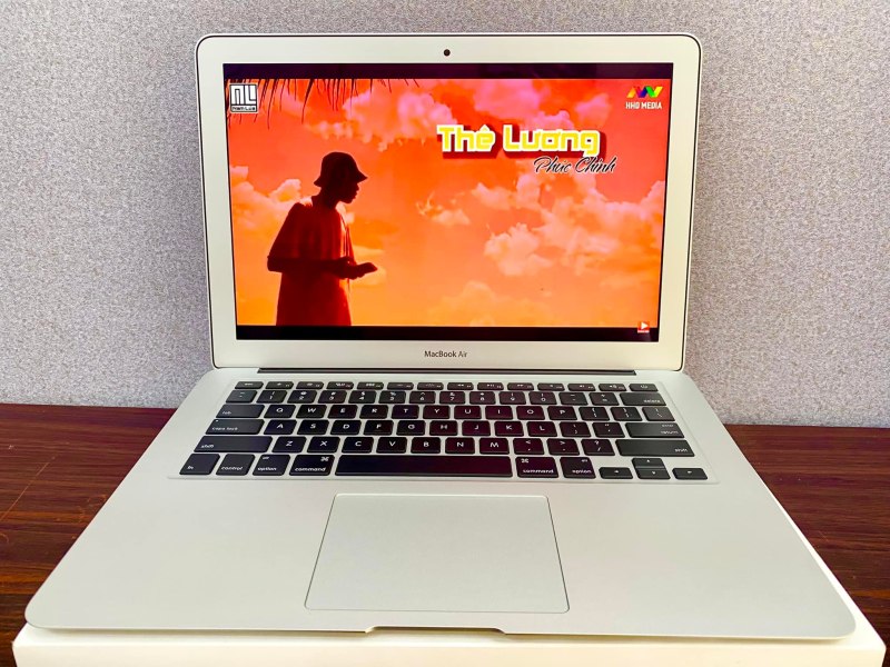 MacBook air mid 2015- Core i7/Ram 8gb/Ssd 128gb pin 4-5h GIÁ RẺ