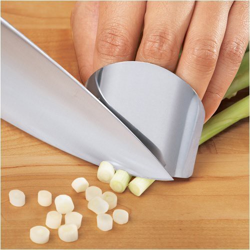 Miếng inox xỏ ngón bảo vệ ngón tay, chống đứt tay khi thái, cắt lát thực phẩm, củ quả