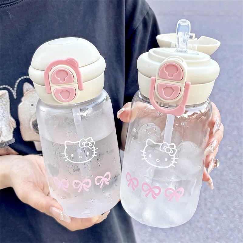 JOYNCLEON Hello Kitty กระบอกน้ำสำหรับนักเรียนฤดูร้อนพร้อมหลอดดูดพกพาได้และดีไซน์น่ารัก