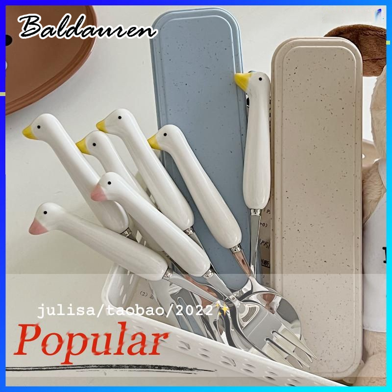 BALDAUREN รูปเป็ดน่ารักสแตนเลสช้อนระดับอาหารตัดน่ารักโรงเรียนเด็กมีดแบบพกพาสแตนเลสชุดอาหารเครื่องครัว ราคา 36 บาท*ส่งฟรี