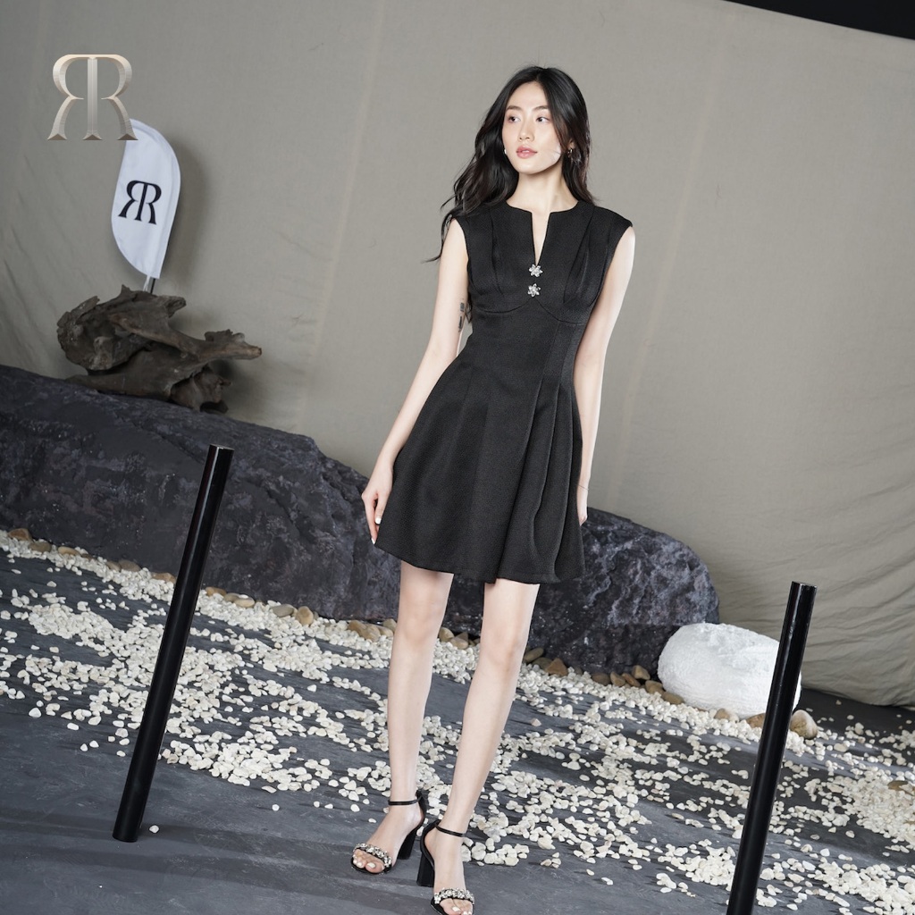 Rập - đầm cổ xẻ không tay đính đá thân xếp ly - prime 22
