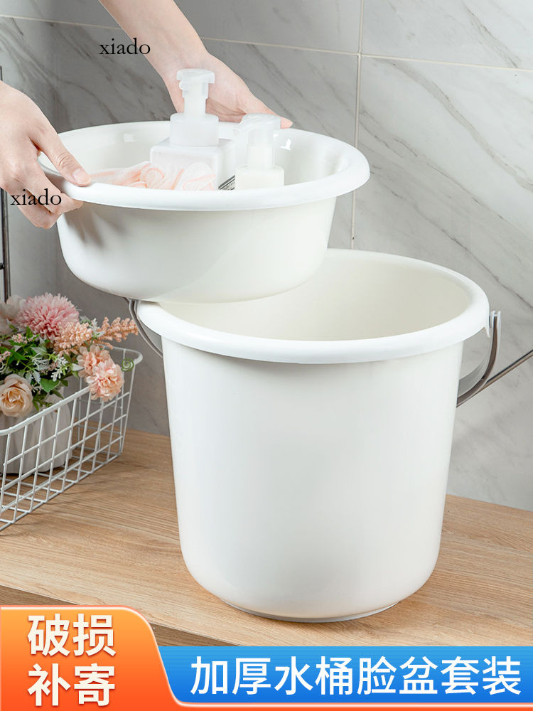 Sinh viên dân cư mang xô, xô dày cho ký túc xá sinh viên, kho chứa nước gia đình, đồ vệ sinh cá nhân
