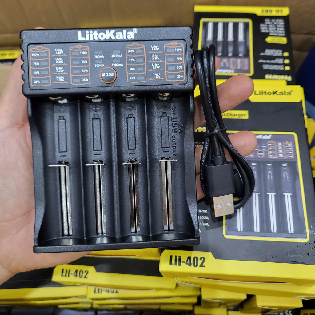 Bộ sạc pin đa năng LiitoKala Lii-402 4 khe AA AAA 18650 26650 14500 Sạc nhanh Tự ngắt Li-ion Ni-MH