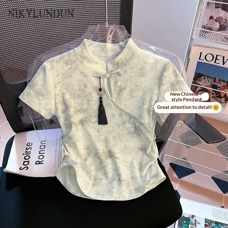 NIkyLundun เสื้อยืดแขนสั้นสไตล์จีนใหม่ ลายทอปิ้ง ตัวเรือนไม่สมมาตร มีปุ่มจีนและห้อยระย้า ใส่สบายในฤดูร้อน ราคา 173 บาท*ส่งฟรี
