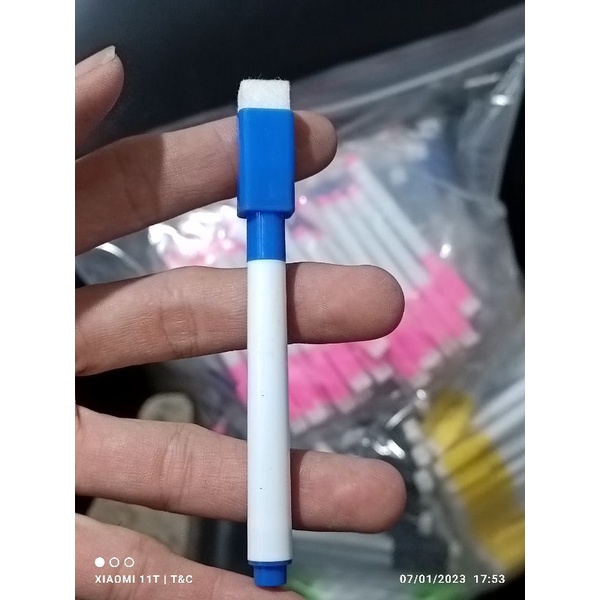 Bút lông viết bảng mực đen kèm xóa