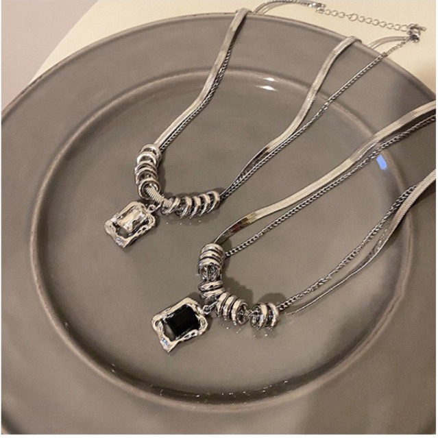 Dây chuyền đen trắng đôi phong cách unisex cá tính