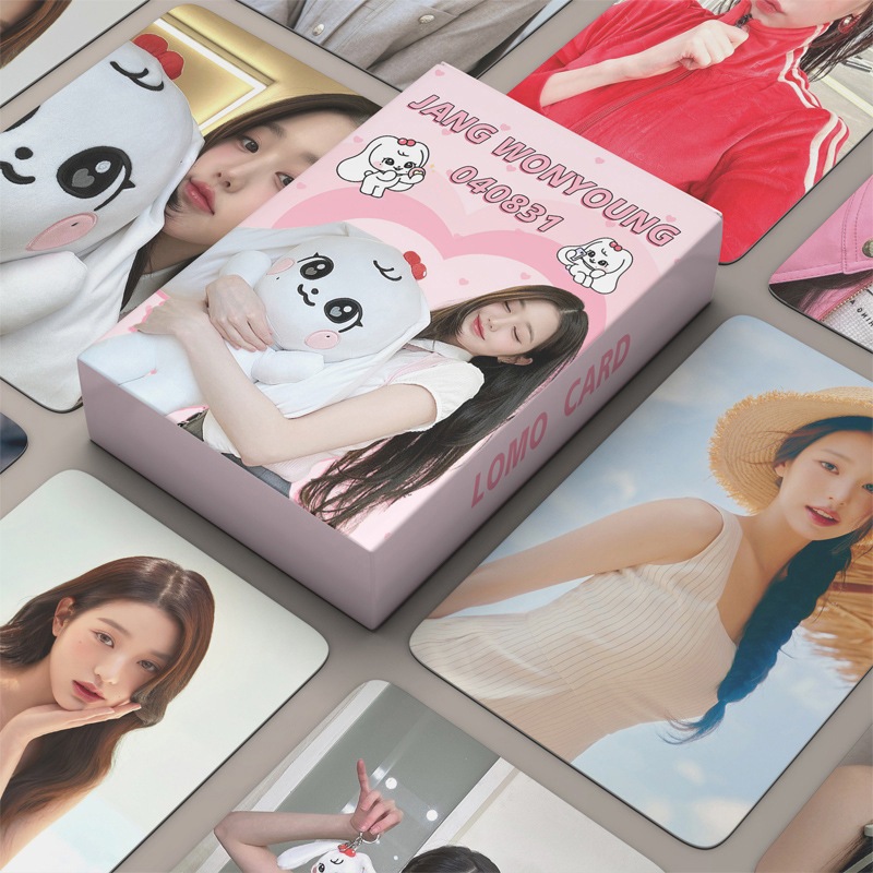 Thẻ Lomo card IVE bo góc Jang Wonyoung Ôm Thỏ Trắng Album Thần Tượng Kpop