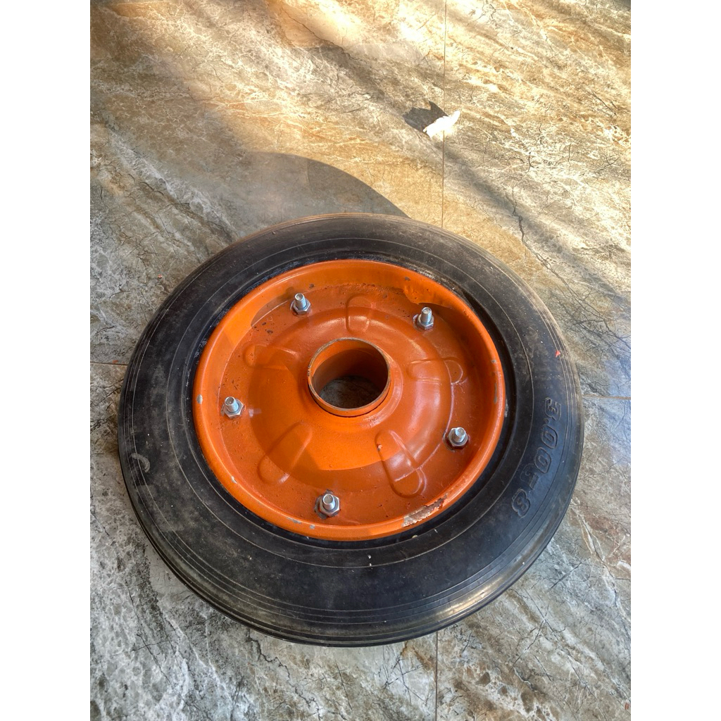Bánh xe nguyên bộ dùng cho máy trộn bê tông đường kính 30cm 300/8