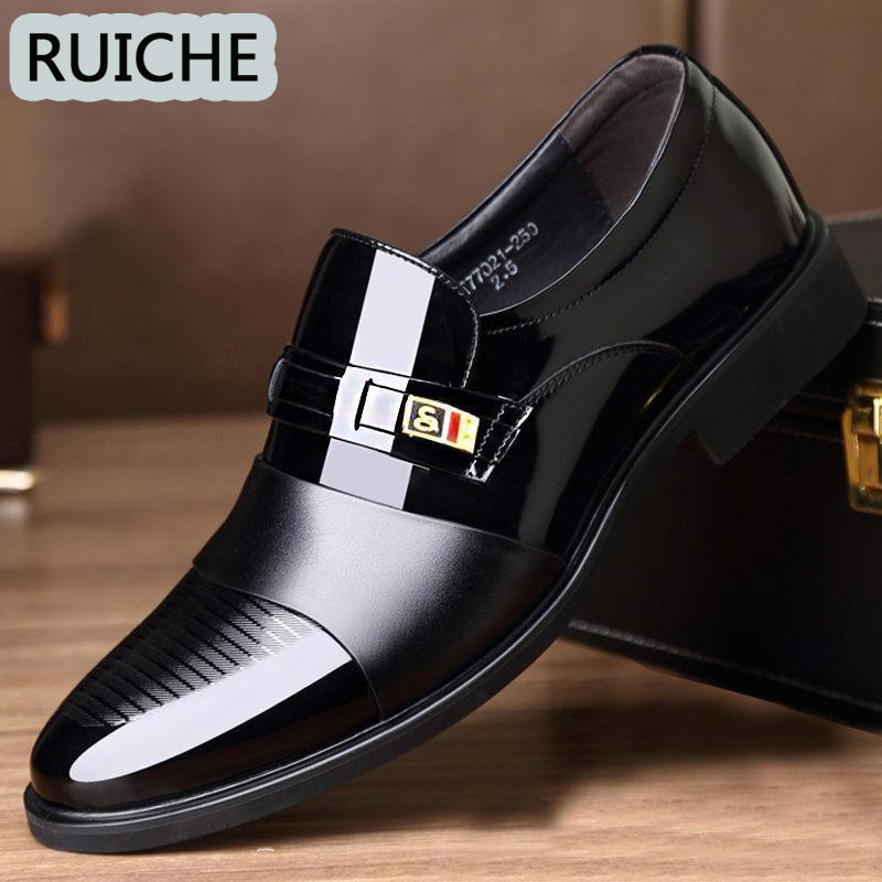 RUICHE รองเท้าผู้ชายคลาสสิกรองเท้าหนังผู้ชายสีดำขนาดบวกนิ้วเท้าธุรกิจรองเท้าผู้ชายลำลองรองเท้าแต่งงานอย่างเป็นทางการ - ยี่ห้อ RUICHE ราคา 55 บาท*ส่งฟรี