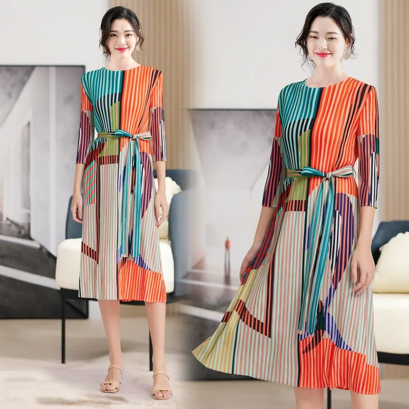 Đầm ngoại cỡ nữ in cổ tròn xếp li