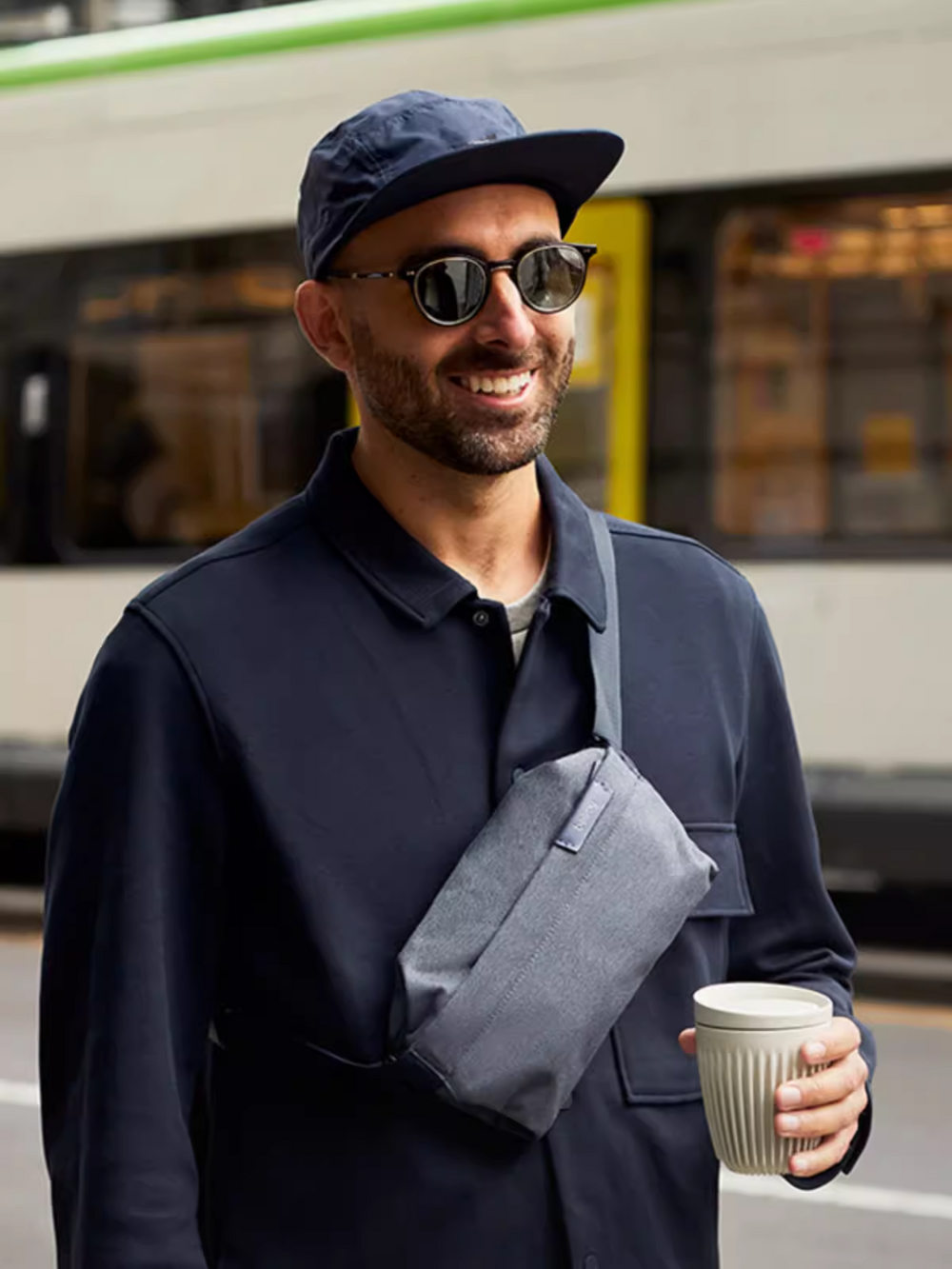 Bellroy Carrying Sling Mini 4L Men's and Women's Waist Chest Commuter Leisure Crossbody Shoulder Bag ราคา 1,300 บาท*ส่งฟรี