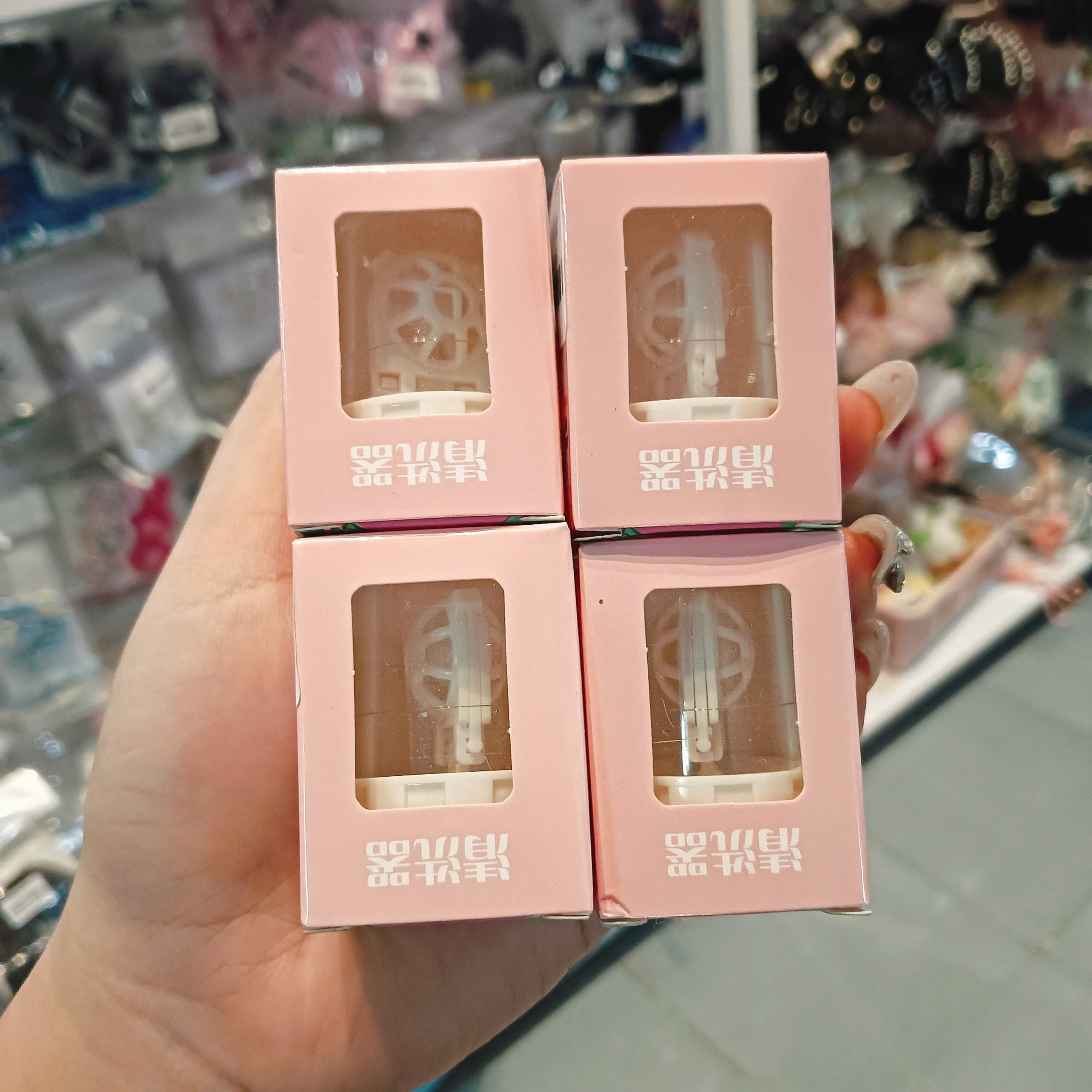 HỘP RỬA LENS TỰ ĐỘNG XOAY SIÊU SẠCH – THIẾT KẾ NHỎ GỌN, NẮP HỒNG TRẮNG DỄ THƯƠNG, GIÚP LENS LUÔN SẠCH – AN TOÀN