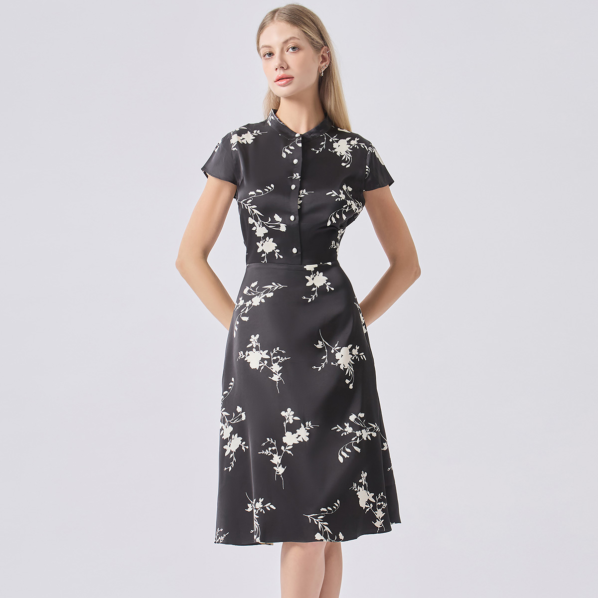 ESPADA เดรสคอจีนลายดอกไม้ ผู้หญิง สีดำ | Floral Print Mandarin Collar Blouse | 01064 ราคา 1,795 บาท*ส่งฟรี