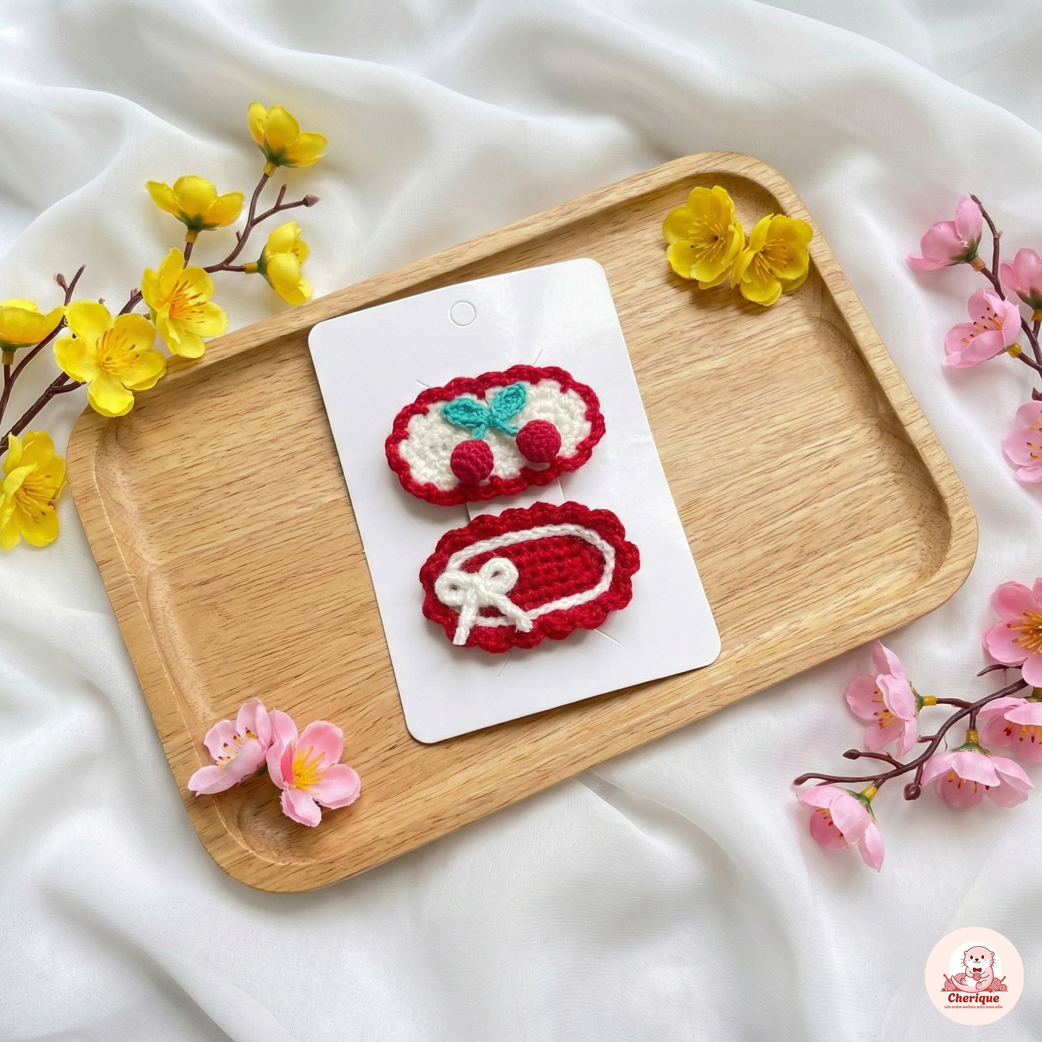 Kẹp tóc kem cherry đỏ handmade