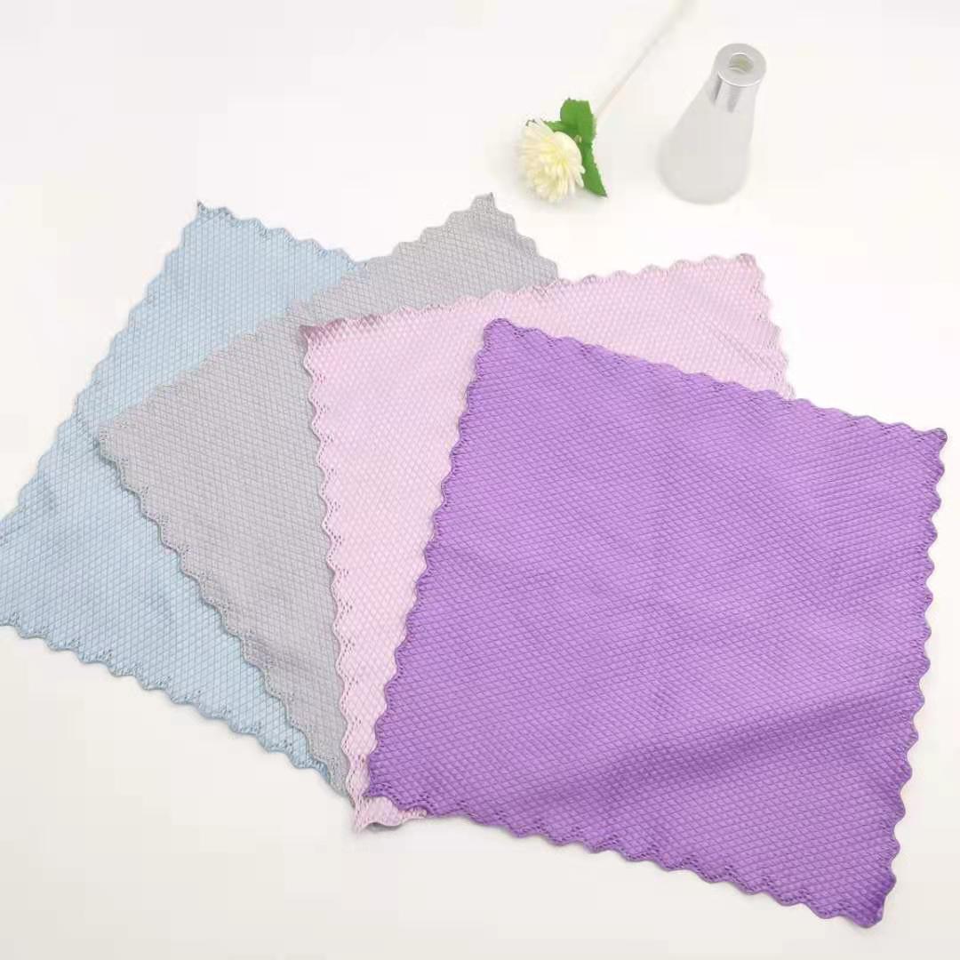 25*25cm ผ้าเช็ดทำความสะอาดรถยนต์ไมโครไฟเบอร์รถยนต์รถจักรยานยนต์ซักผ้าแก้วที่ใช้ในครัวเรือนทำความสะอาดผ้าเช็ดตัวผืนเล็กสีเทา ราคา 5 บาท*ส่งฟรี