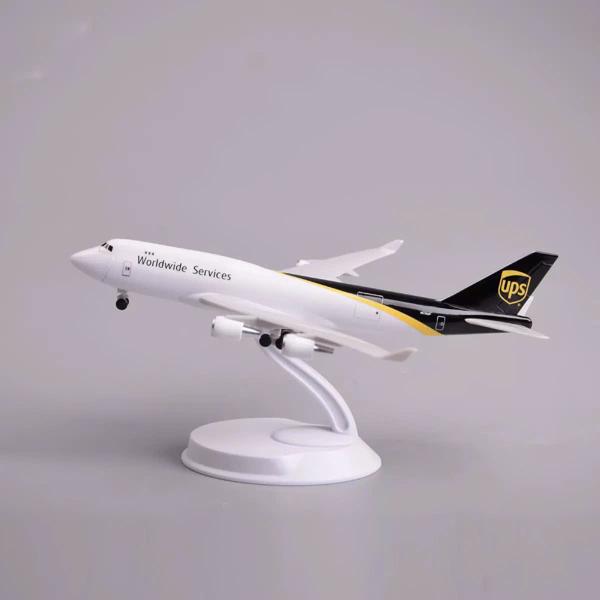 Mô hình máy bay UPS Boeing 747-400 20cm mở khoang mũi