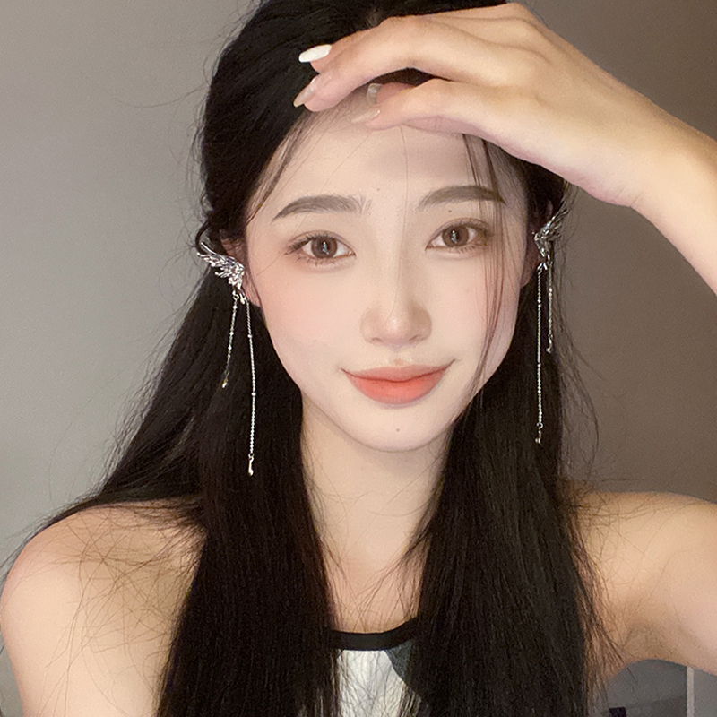 Khuyên Tai Không Cầm Bấm Lỗ Cánh Bướm Thiên Thần Ôm Vành Tua Rua Tiểu Thư Xu Hướng Thời Trang Mới Phụ Kiện Thời Trang Nữ