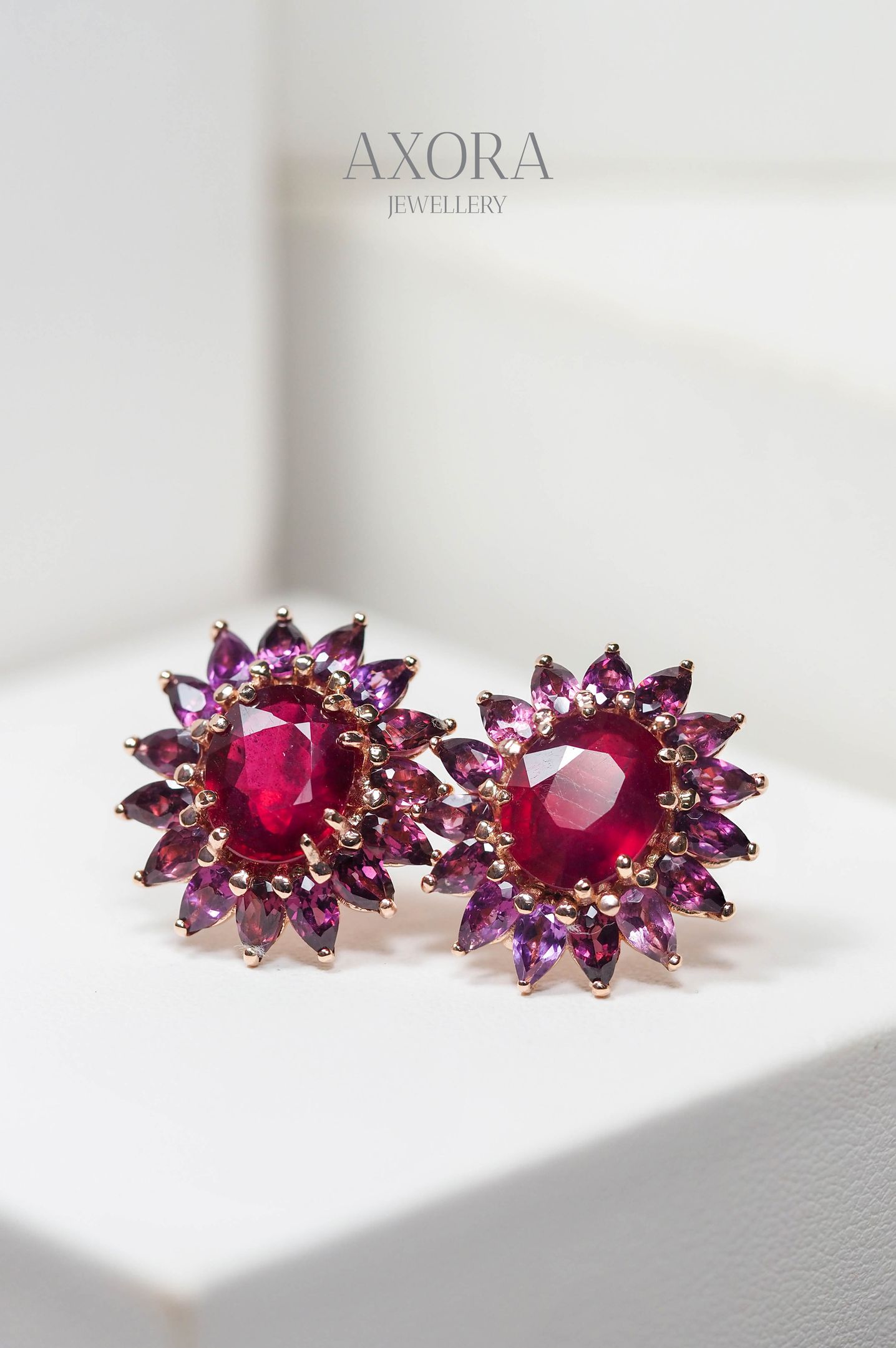 ต่างหู Axora Jewellery ทับทิมล้อมโรโดไลท์ ราคา 10,148 บาท*ส่งฟรี