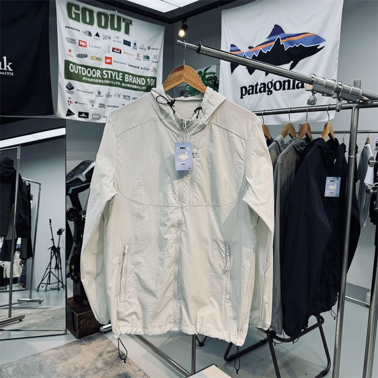 หน้าแรก UPF50 + Unisex ความเร็วแห้งระบายอากาศป้องกันรอยขีดข่วนทนต่อการสึกหรอป้องกันน้ำสงกรานต์เสื้อกันแดดกลางแจ้งบาง ๆ Uniqlo ราคา 1,030 บาท*ส่งฟรี