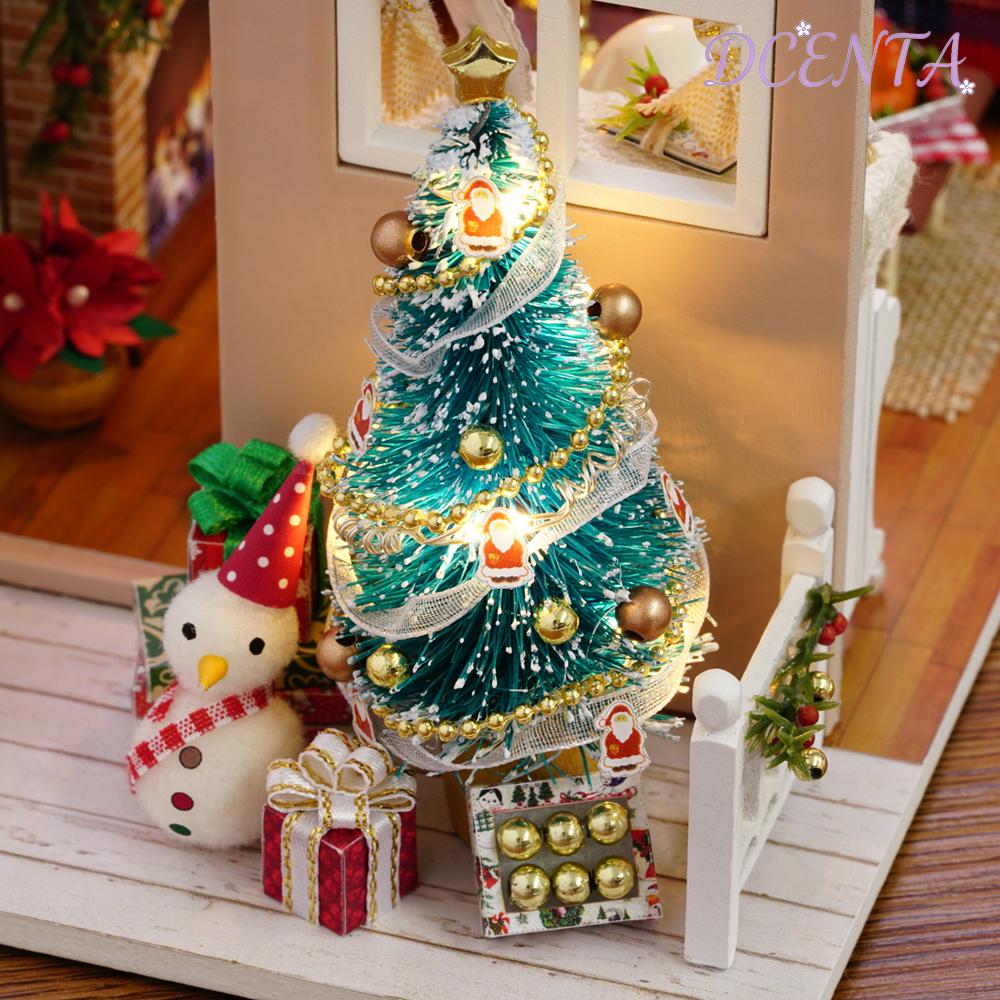 DCENTA DIY คริสต์มาสจิ๋วตุ๊กตาชุดสมจริงมินิ 3D บ้านไม้ห้องหัตถกรรมพร้อมเฟอร์นิเจอร์ไฟ LED ของขวัญวันเกิดวันเด็กตกแต่งคริสต์มาส ราคา 783 บาท*ส่งฟรี